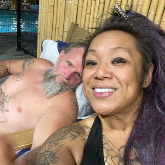 Hi! I’m @YourFaceHere ( shakes hand ) 👋🏽 - Picture 8 of 16